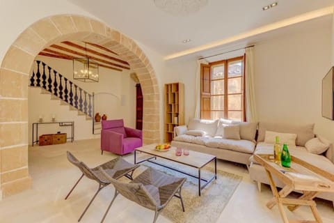 Charming Pollensa Villa Alicanti 4 Bedrooms Positioned in the Heart of Old Town Villa in Pollença