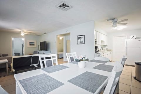 Sunny Shores Retreat 1 Apartment in Indian Rocks Beach