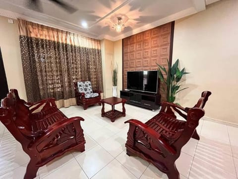 Grand Homestay Kulim 4-Bedroom Casa in Penang