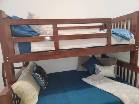 Bedroom, bunk bed