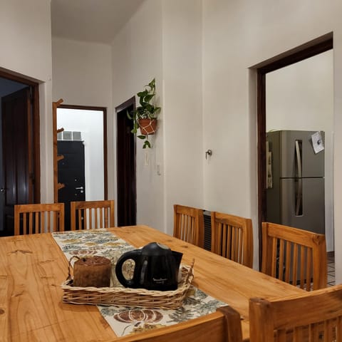 Coffee/tea facilities, Kitchen or kitchenette, Dining area