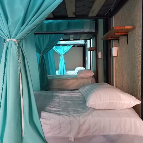 Bedroom, bunk bed