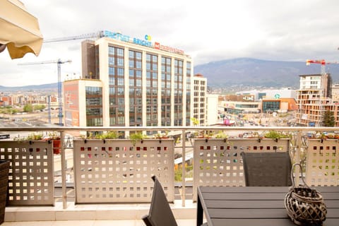 Cozy Apartment with Mountain View & Parking Apartamento in Sofia