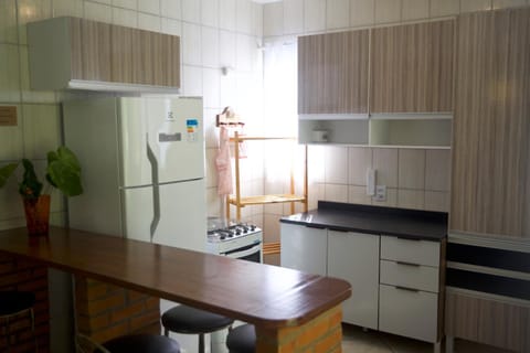 Kitchen or kitchenette, Dining area, pet friendly, stove