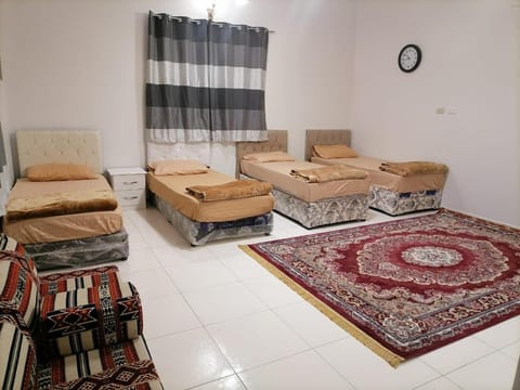 Bed, Seating area