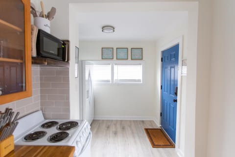 Kitchen or kitchenette, minibar, pet friendly, stove