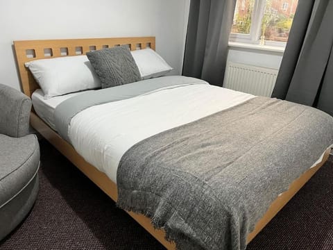 modern home with free parking,near to city center House in Liverpool