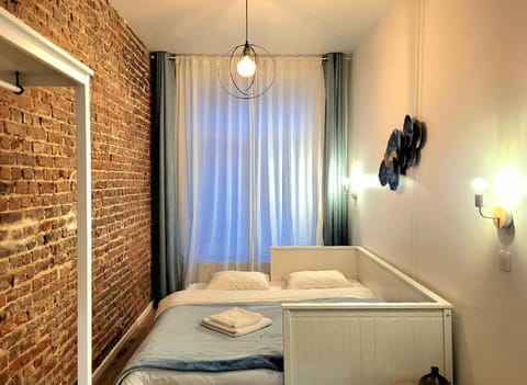 Brand new CAMELIA ROOM with private bathroom Bed and Breakfast in Saint-Gilles