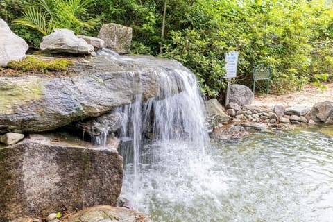 Grotto Waterfall Bethel Oasis 5 bedroom House with 2 masters House in Hampton