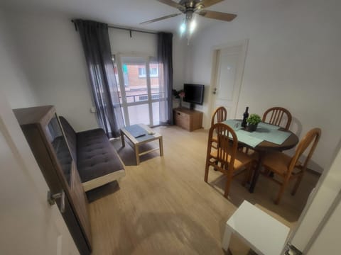 Habitaciones con baño compartido en bonito Apartamento en Badalona Vacation rental in Badalona