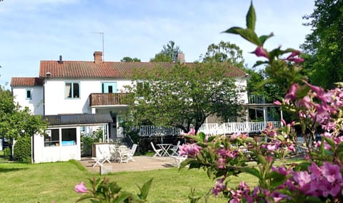 Property building, Day, Garden