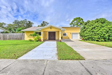 Bradenton Retreat with Yard 3 Mi to Downtown! House in Bradenton