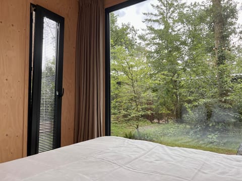 Bed, Bedroom, Garden view