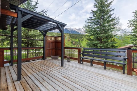 The Qu INN - Cozy Cabin Condo in Columbia-Shuswap A