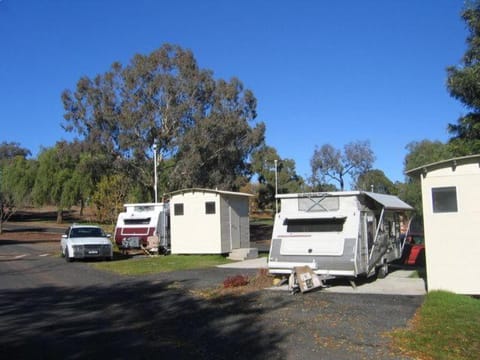 Spicer Caravan Park Camping /
Complejo de autocaravanas in Parkes