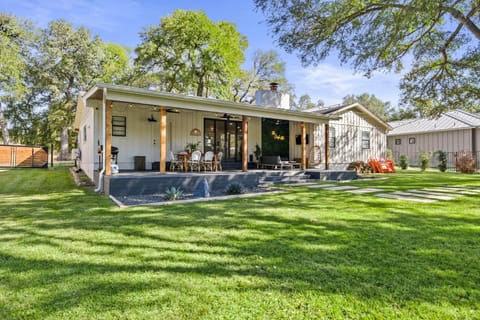 The Creek Villa Heated Pool & Spa and Boat Slip House in Lake Lyndon B Johnson