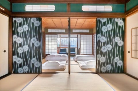 囲炉裏町家Guesthouse FUJITA 一棟貸切 villa 無料駐車場 Bed and Breakfast in Kanazawa