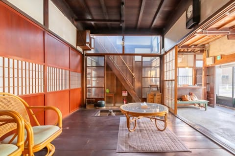 囲炉裏町家Guesthouse FUJITA 一棟貸切 villa 無料駐車場 Bed and Breakfast in Kanazawa