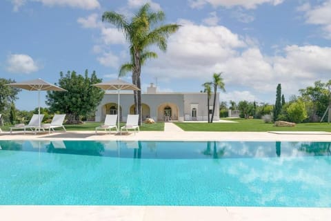 Property building, Day, Garden, Garden view, Pool view, Swimming pool, sunbed