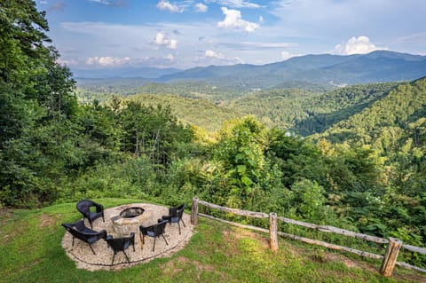 Stunning mtn. views! 4br with all the amenities! - VISTA VIBES- House in Swain County