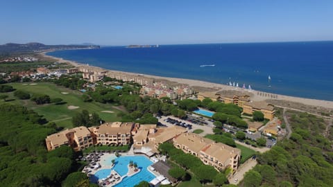 Bird's eye view, Garden, Golfcourse, Beach, Tennis court, Windsurfing, Hiking, Cycling, Swimming pool, Sports