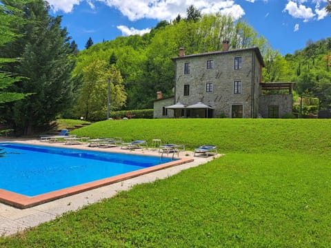 Villa Casa di Pietra en el norte de Lucca, Toscana Villa in Emilia-Romagna