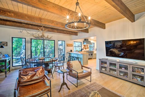 Pet-Friendly Retreat with Game Room and Fire Pit! House in Lake Arrowhead