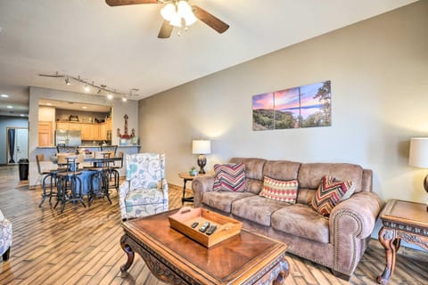 Cozy Branson Condo with Lake View and Pool Access Apartment in Sunset Cove Township