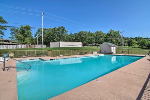 Cozy Branson Condo with Lake View and Pool Access Apartment in Sunset Cove Township