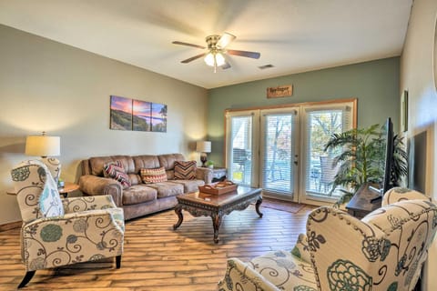 Cozy Branson Condo with Lake View and Pool Access Apartment in Sunset Cove Township