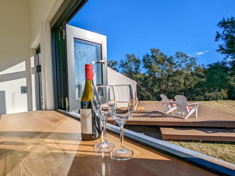 Glamping Vineyard Getaway with Luxury Amenities Tente de luxe in Broke