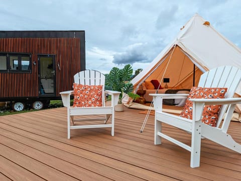 Glamping Vineyard Getaway with Luxury Amenities Tente de luxe in Broke