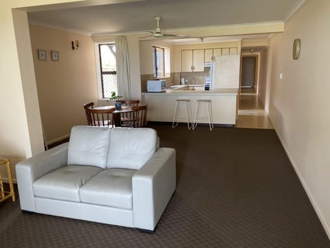 Horizons Unit 2 Beachfront Unit Apartment in Bargara