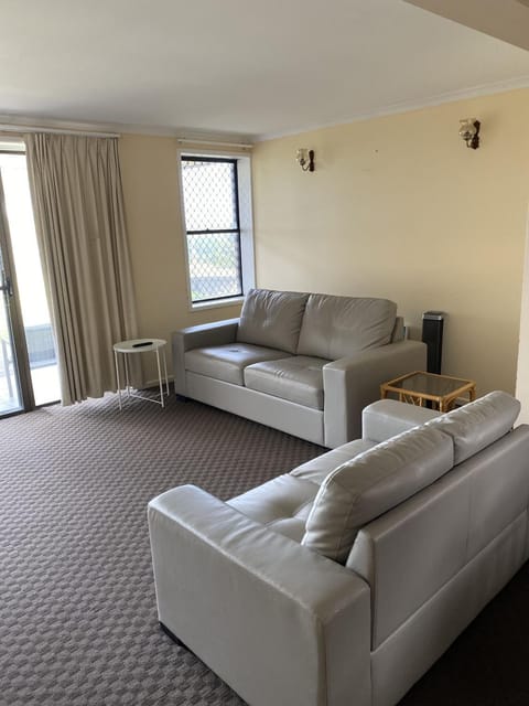 Horizons Unit 2 Beachfront Unit Apartment in Bargara