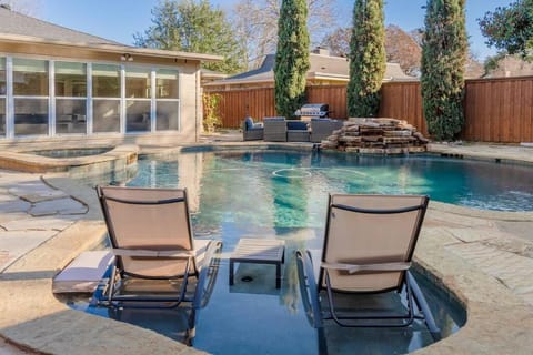 Stylish 4Beds 3xBaths Home With Heated Pool & Spa Villa in Plano