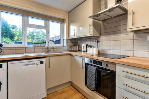 Kitchen or kitchenette, dishwasher, minibar, pet friendly, stove, toaster