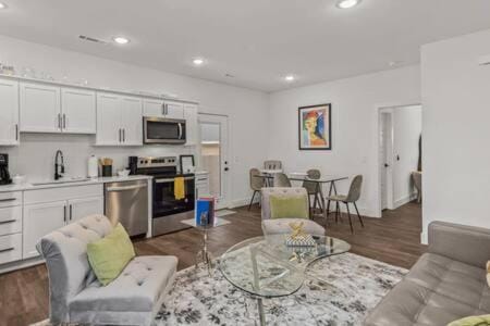 The Warhol - Pet-Friendly Apartment Casa in Rogers