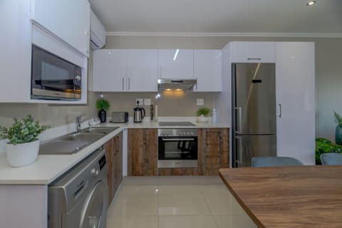 Kitchen or kitchenette, minibar, pet friendly, toaster