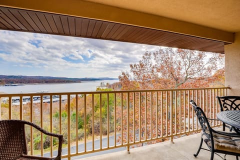 Lakefront Branson Condo, Near Silver Dollar City! Apartment in Indian Point