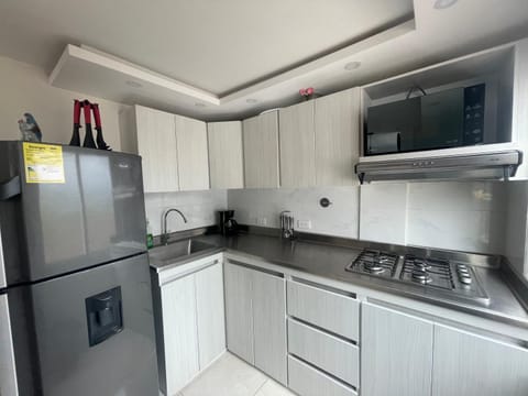 Kitchen or kitchenette, minibar, stove