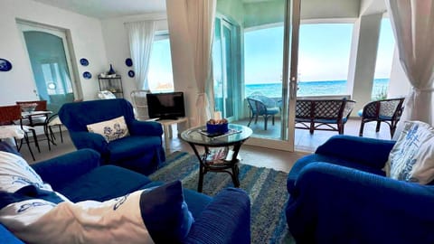 TV and multimedia, Living room, Seating area, Sea view