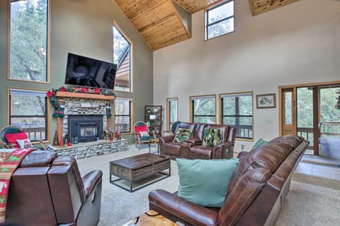 Spacious Pine Mountain Club Cabin with Fire Pit Casa in Pine Mountain Club