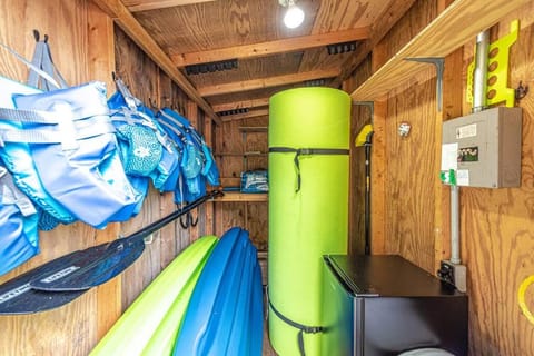 Lake Gaston Duo Kayaks and Dock Duplex 4000+ sq ft Casa in Bracey