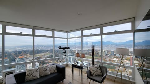 High Luxury Penthouse - Private Suite with ensuite bathroom Bed and Breakfast in Surrey