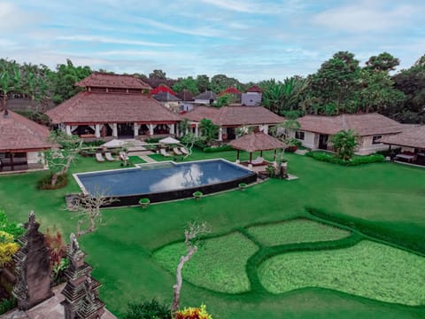 Property building, Garden view, Pool view