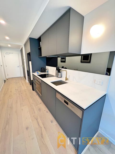 Beauty in Blue! 1bd 1bth 1crsp Apt - Great Location! Apartment in Canberra