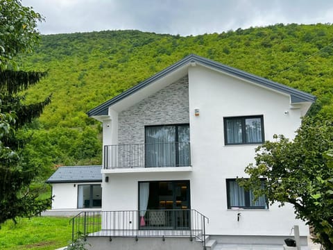 Property building, Day, Natural landscape, Mountain view