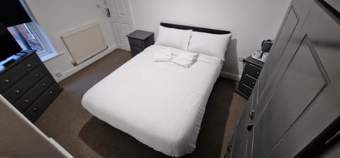 Bed, Photo of the whole room, Bedroom, wardrobe