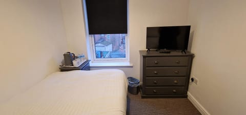 Bed, TV and multimedia, Bedroom