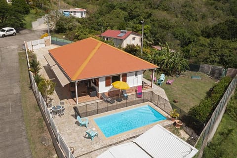 Property building, Day, Bird's eye view, Pool view, Swimming pool, Parking, sunbed